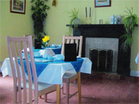 Bright cosy breakfast room - click here to see larger image