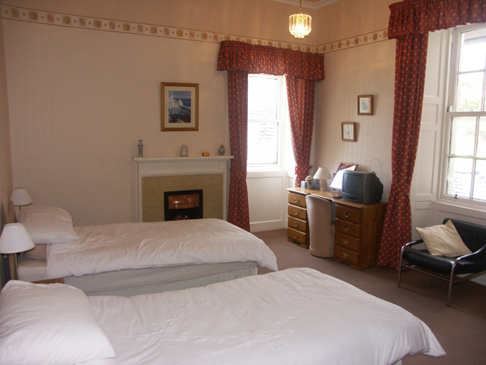 Comfortable Twin Bedroom